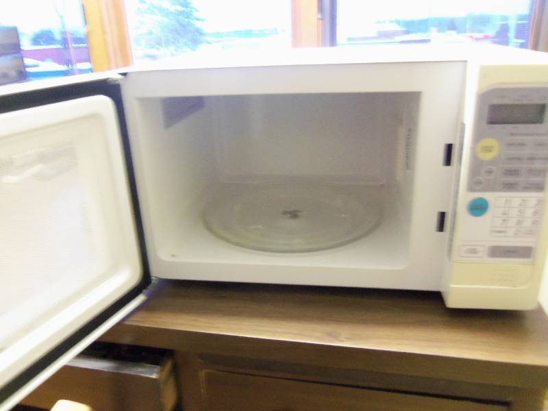 lot 6 image: Emerson Microwave