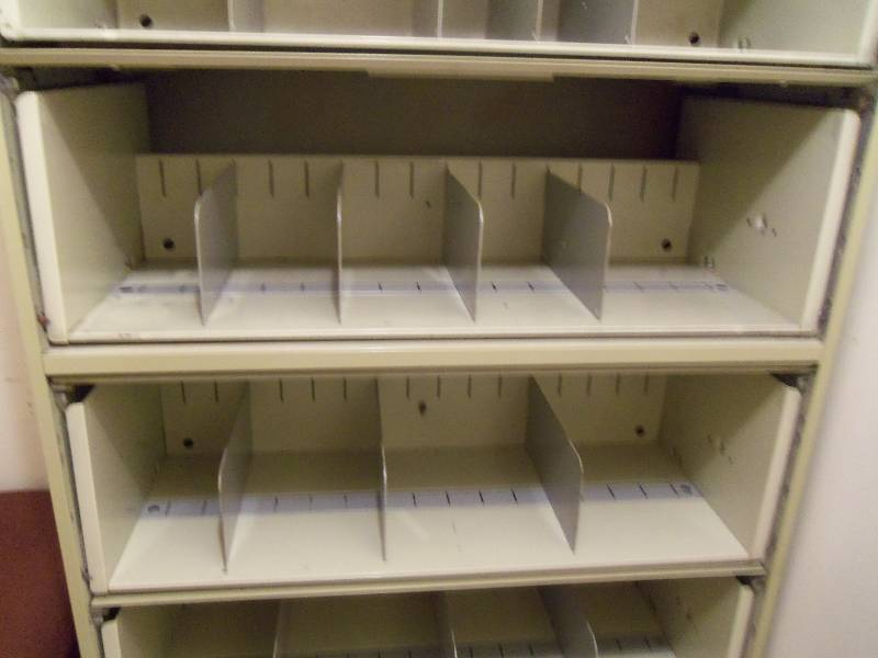 lot 35 image: Metal Storage Cabinet