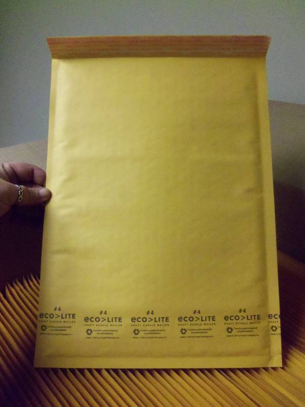 lot 52 image: #4 Kraft Bubble Mailers - Large Box