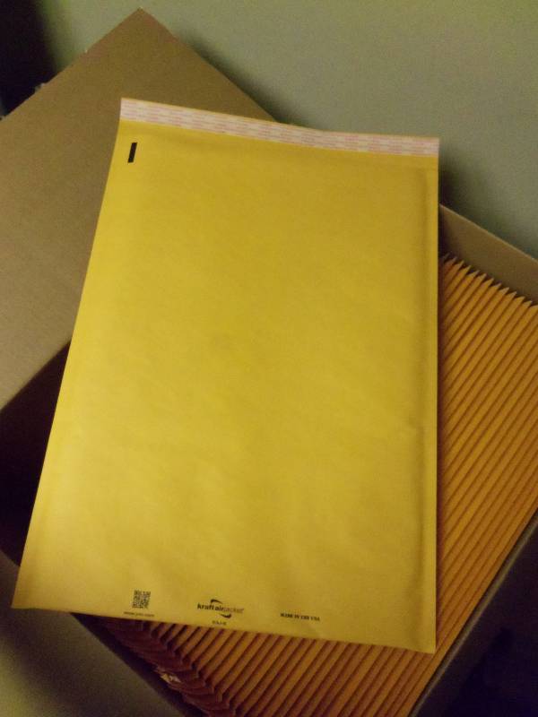 lot 53 image: #6 Kraft Bubble Mailers - Large Box