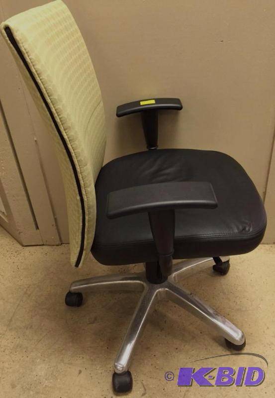 lot 64 image: Turnstone Office Chair