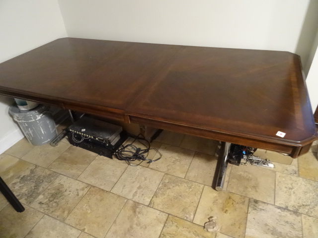 lot 26 image: Kitchen table with leaf set and metal legs. 88 x 42 x 29