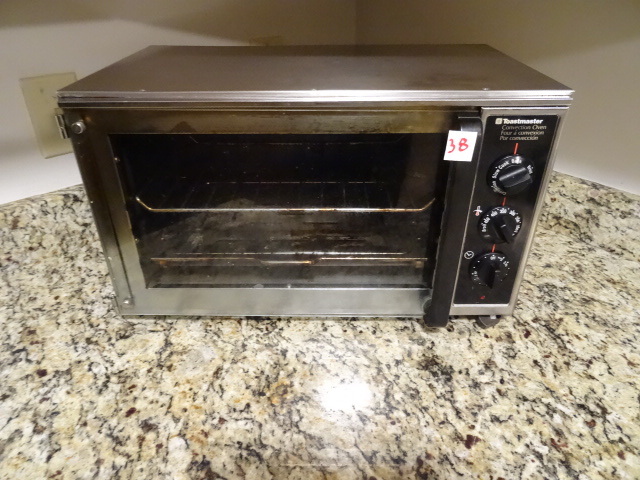 lot 38 image: Toastmaster convection oven. 7093A