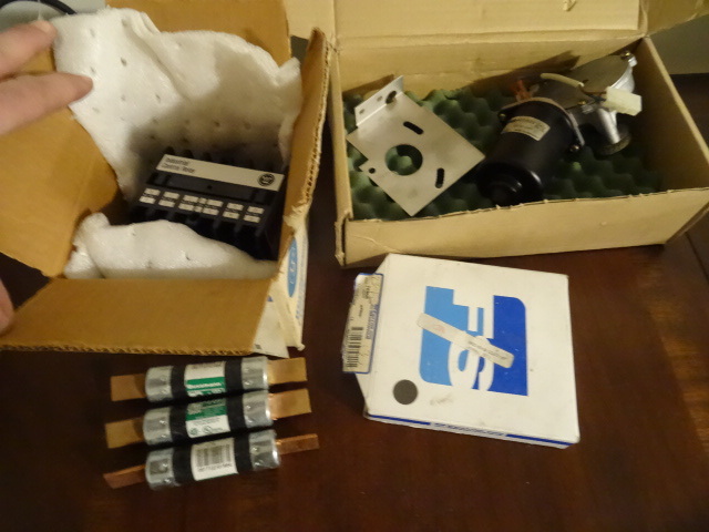 lot 31 image: ITT drive motor.  403.933 24 volt DC. 3 Buss fuses. Non-100. Westing house international control relay. 766A026G01