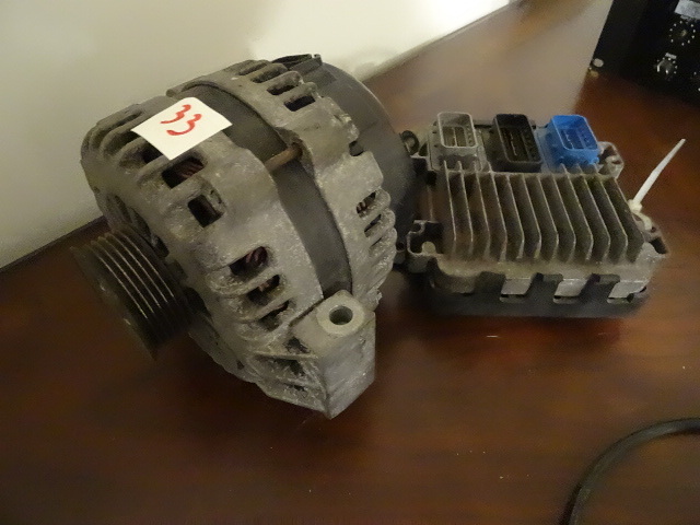 lot 33 image: Computer and alternator for a 2006 Inline 6 GMC Envoy