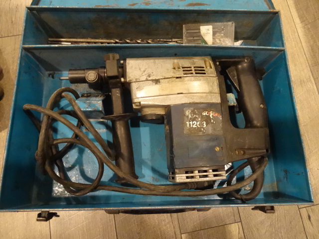 lot 41 image: Bosch 11203 Roto hammer. 707 heavy duty