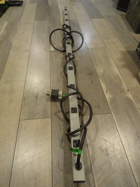 lot 57 image: Wire mold 11 port outlet strip