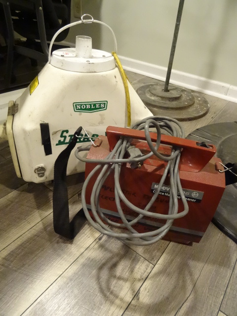 lot 59 image: Nobles Strapvac. No hoses. Hoover office machine cleaner. Model C2093
