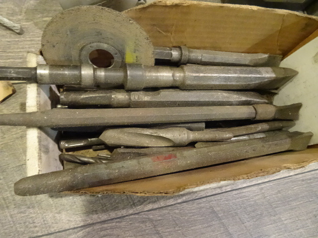 lot 74 image: Misc rotoo hammer bits