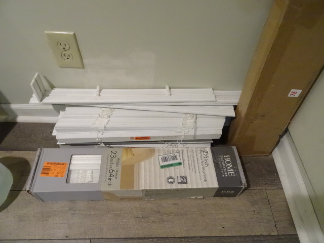 lot 78 image: 3 white window blinds. 22. 1 white 23. 1 white 26.