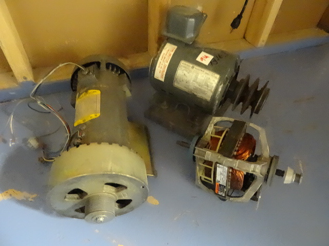lot 94 image: Appliance motor. GE 208230-460 volt. 3 phase motor. Baldor 90 volt electric motor.