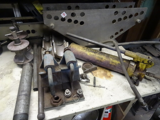 lot 99 image: Enerpac pipe bending kit. Comes with 5 shoes. Porta power and accessories. Metal tub to carry it all in.