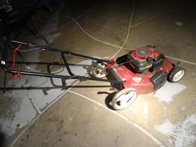 lot 103 image: Craftsman 6.5 HP push mower. 22 cut. Worked when used last fall.
