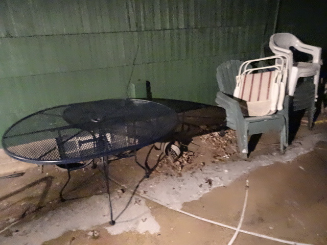 lot 106 image: Metal patio table and misc patio chairs