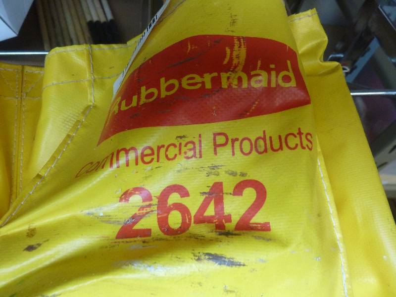 lot 3 image: Rubbermaid Trash Can Caddy Organizer