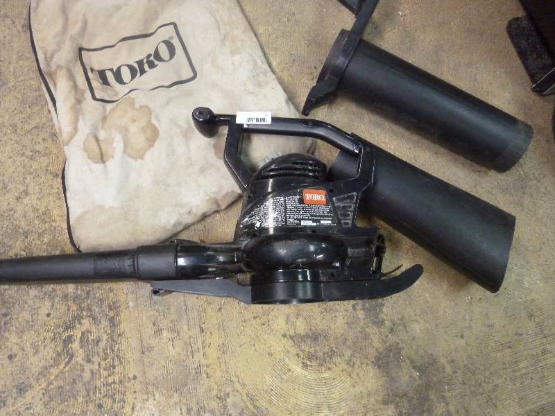 lot 11 image: Toro Leaf BlowerVac