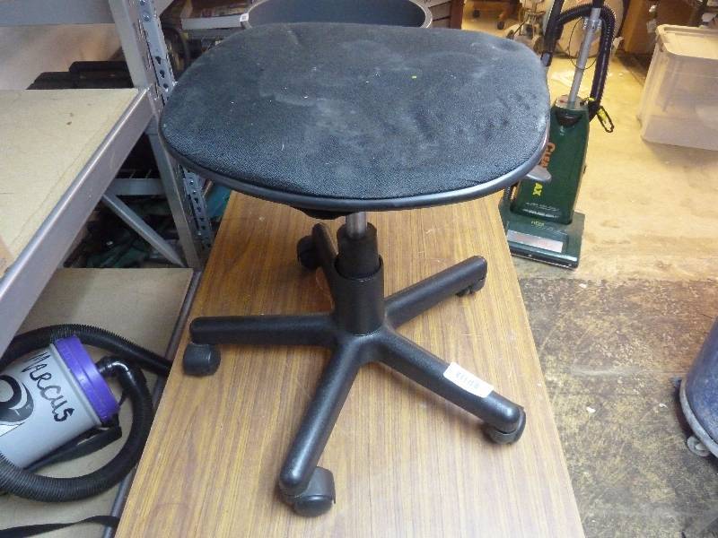 lot 24 image: Office Swivel Stool