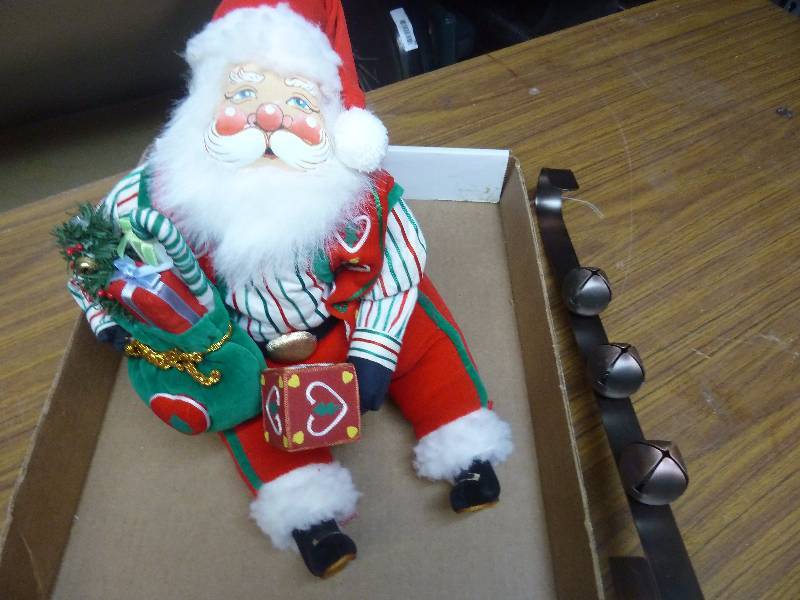 lot 31 image: Christmas Lot