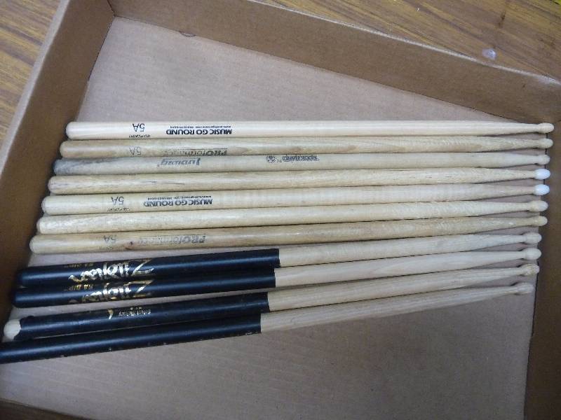 lot 48 image: Drum Sticks