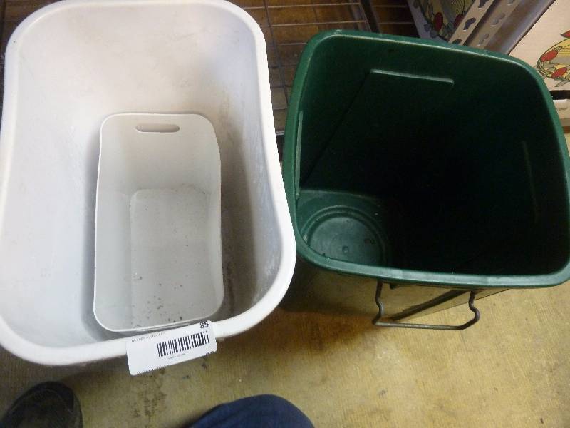lot 85 image: Small Waste Baskets