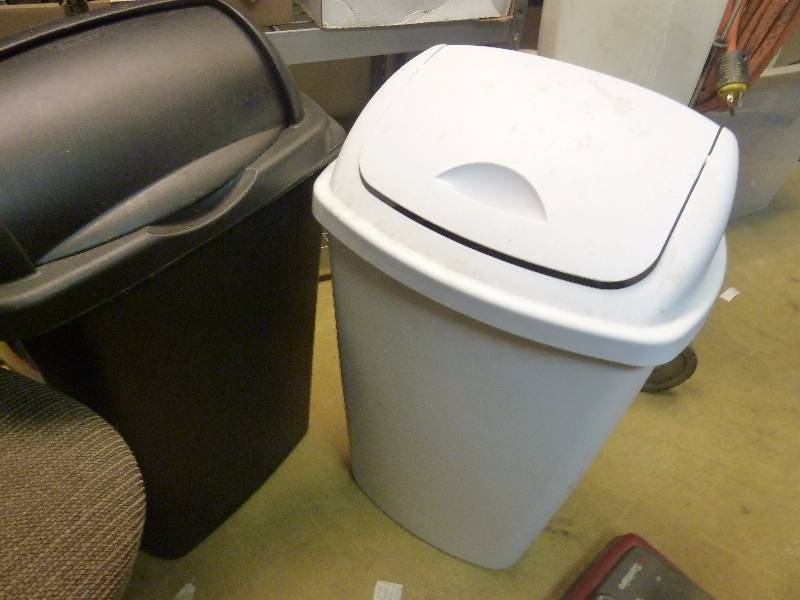 lot 97 image: Trash Cans
