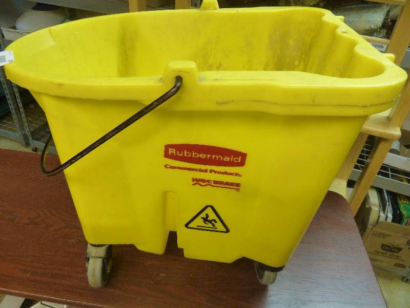 lot 108 image: Rubbermaid Mop Bucket
