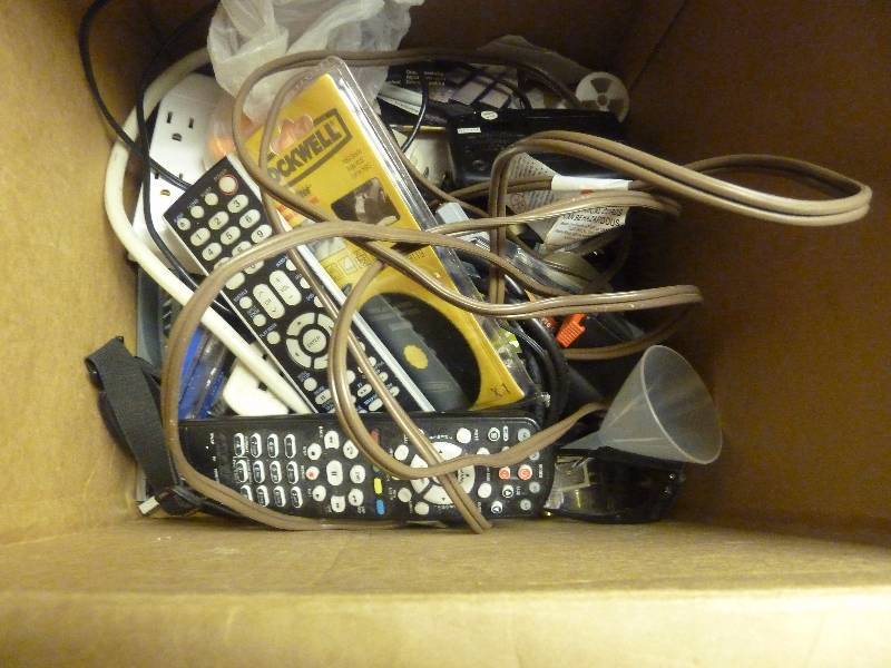 lot 116 image: Electronics Lot