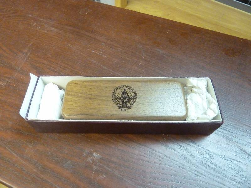 lot 122 image: Bill Clinton Pen