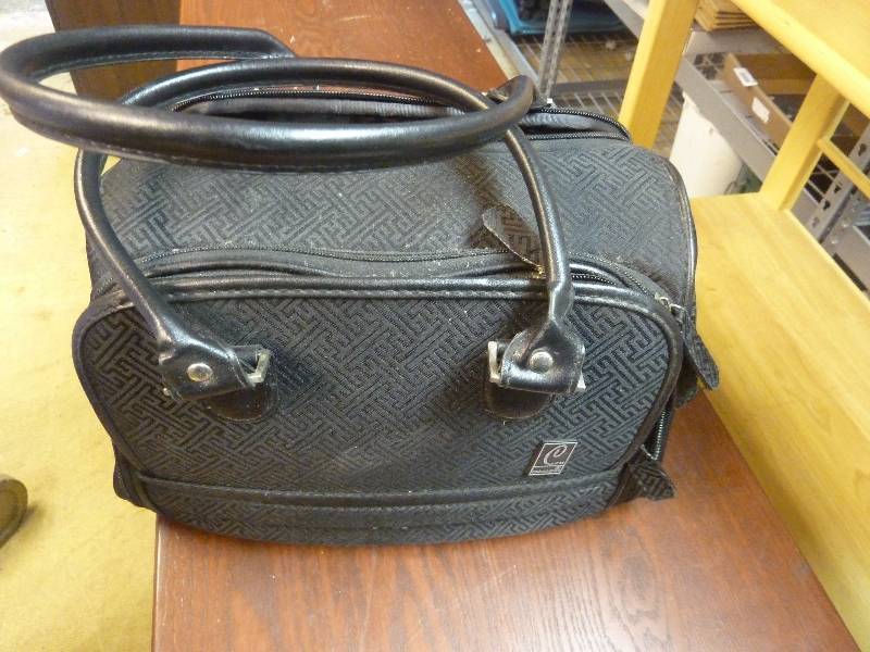 lot 123 image: Caboodle Purse