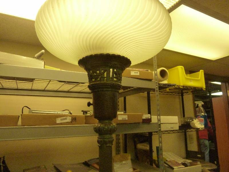 lot 128 image: Brass Floor Lamp