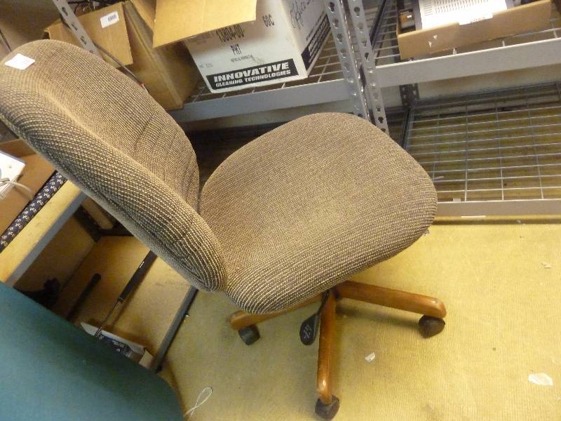 lot 130 image: Office Chair