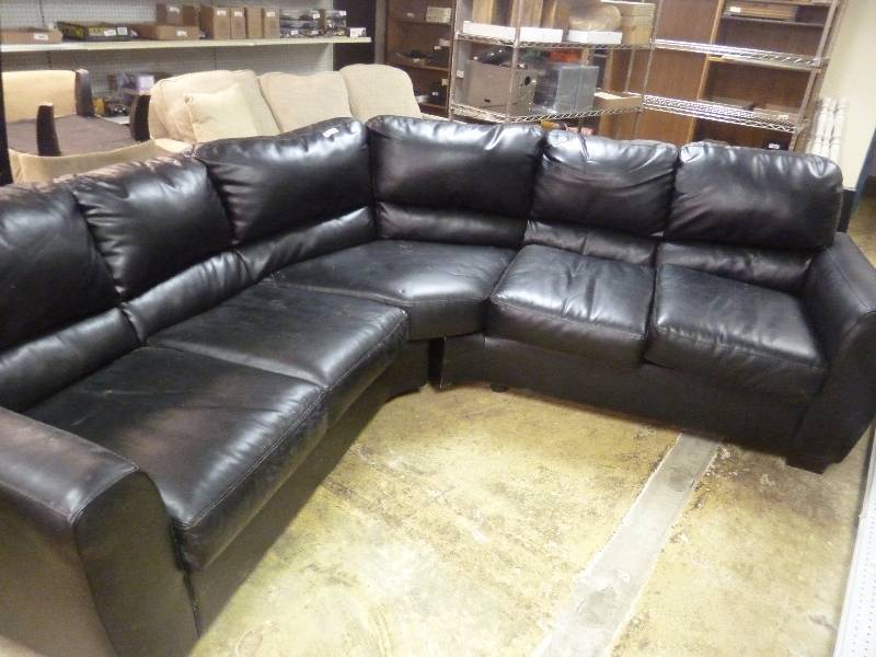 lot 134 image: Sectional Sofa