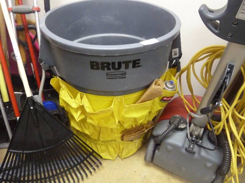 lot 145 image: Rubbermaid Brute Trash Can with Cleaning Caddy