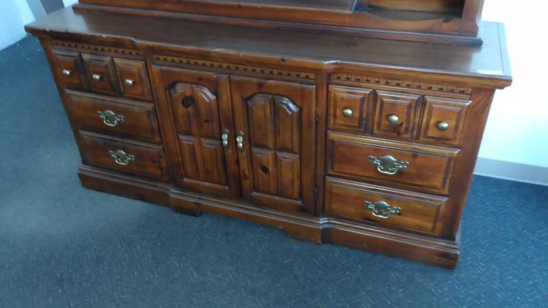 Dresser with hutch - WOW