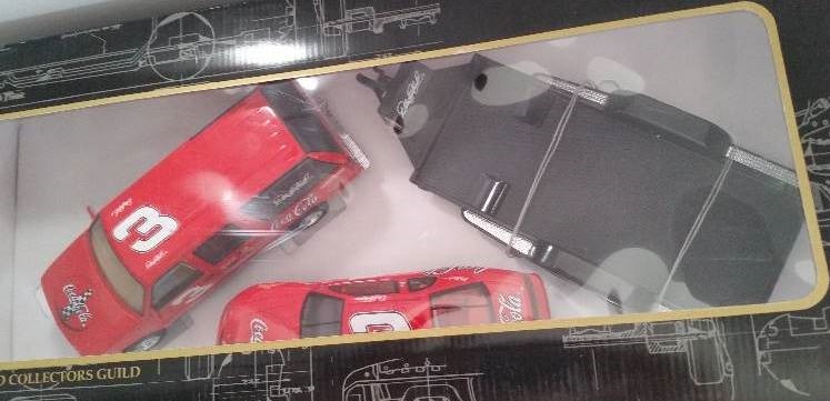 lot 55 image: Brookfield Collectors Guild Dale Earnhardt Coca-Cola Trackside Collectors Set 1 of 3798 Made