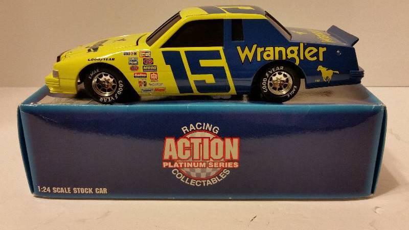 lot 121 image: 1995 Action Racing Collectables 124th Scale #15 Dale Earnhardt 1982 Ford Thunderbird