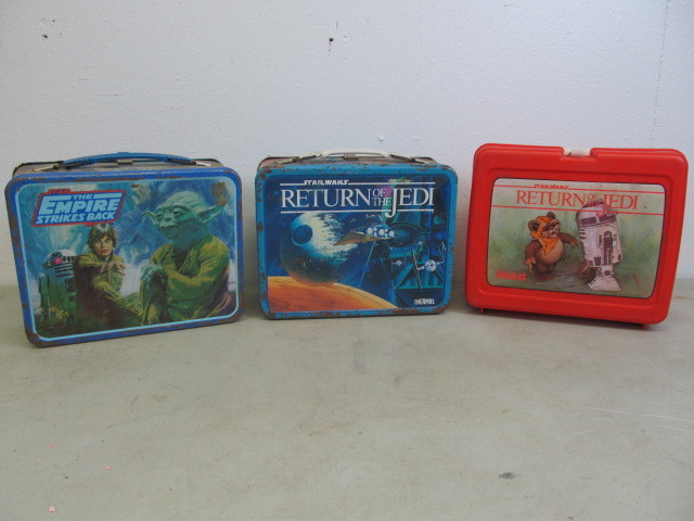 lot 7 image: Vintage STAR WARS Lunch Boxes wThermoses