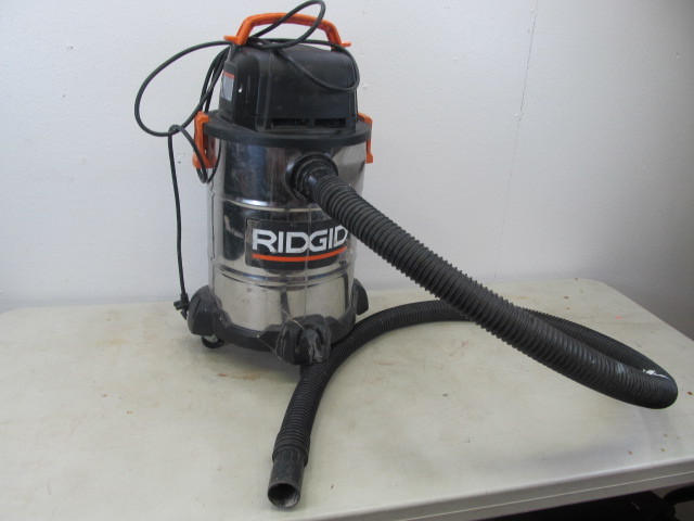 lot 21 image: Working RIDGID WetDry Vacuum