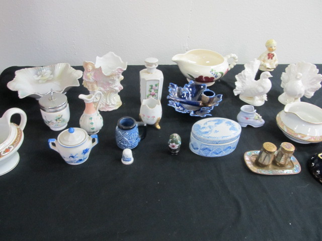 lot 27 image: Large Lot of Vintage Porcelain Items