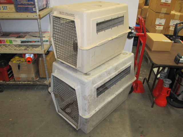 lot 48 image: 2 Dog Kennels  1 Large & 1 Intermediate