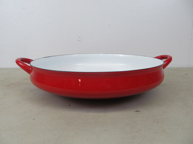 lot 26 image: Unused DANSK Enamel Buffet Server
