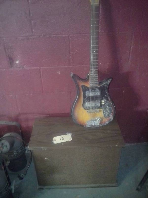 Guitar and Old time Wood Speaker