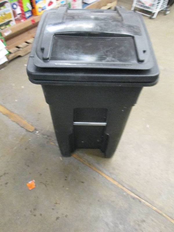 32 gallon trash can on wheels with ...