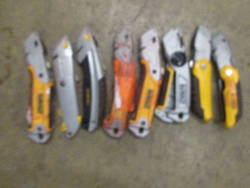 8 utility knives 2 are foldable ...