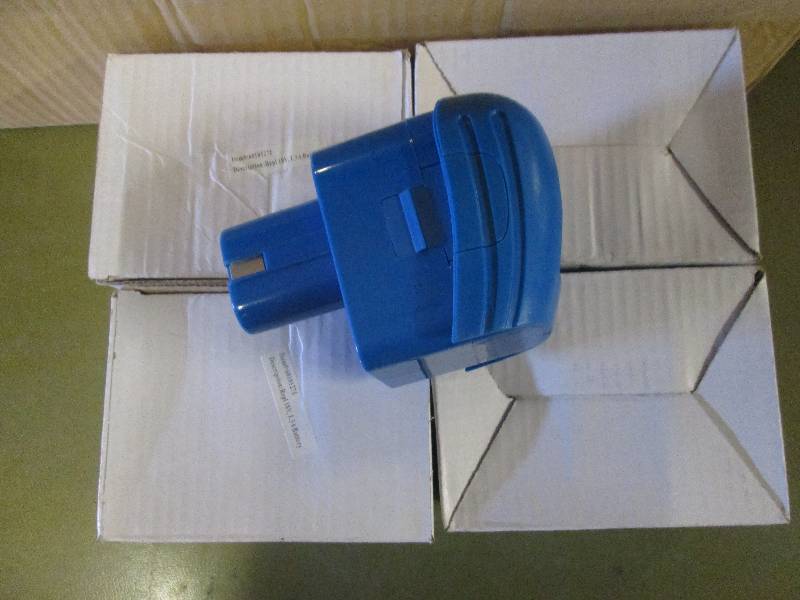 lot 39 image: 4 new 18  volt power glide batterie...