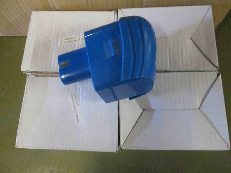 lot 43 image: 4 new 18  volt power glide batterie...