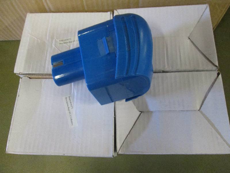 lot 44 image: 4 new 18  volt power glide batterie...