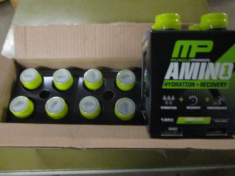 lot 262 image: 1 case of 12 16.9floz bottles of M...