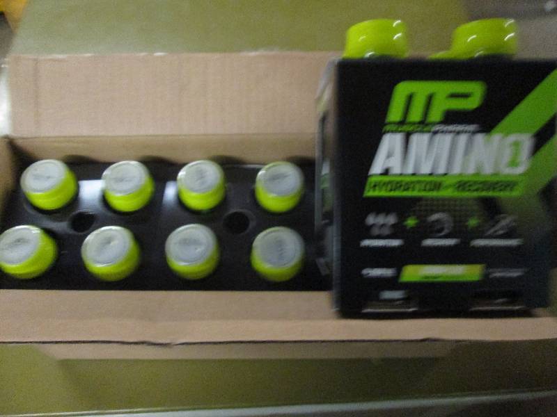 lot 263 image: 1 case of 12 16.9floz bottles of M...