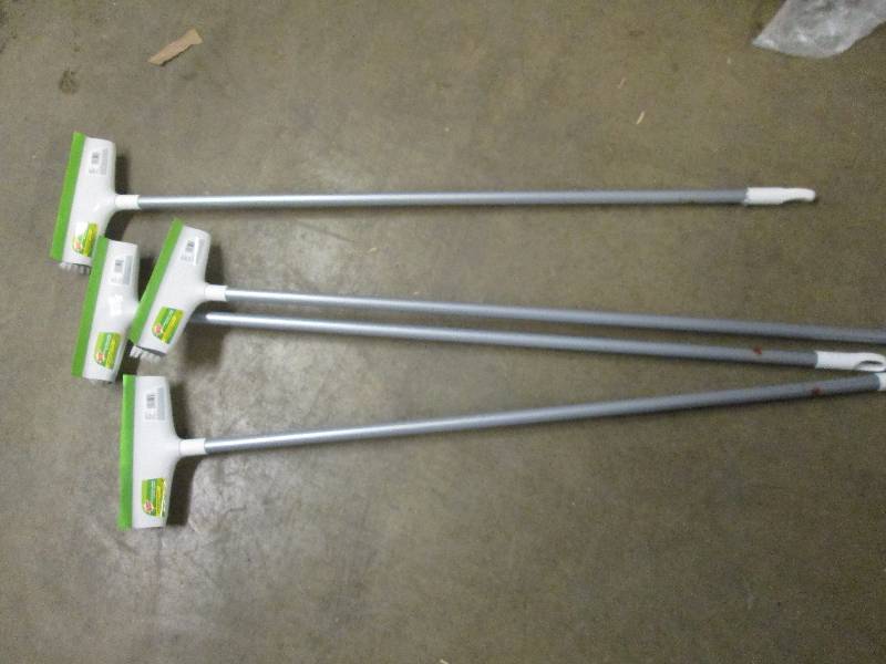 lot 419 image: 4 new scotch brite scrubbers with s...